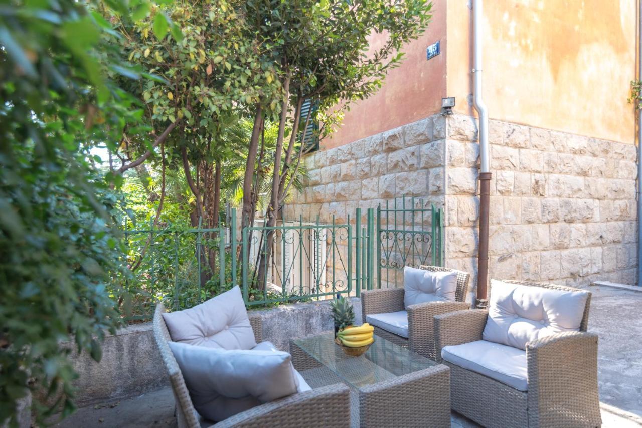 Palm Garden Apartment In Center With Big Terrace Split Exterior photo